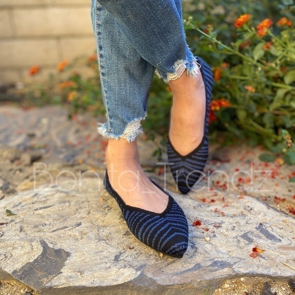Black/Blue Zebra Animal Print Point Toe Knitted Ballerina Flats - Picture 5 of 8